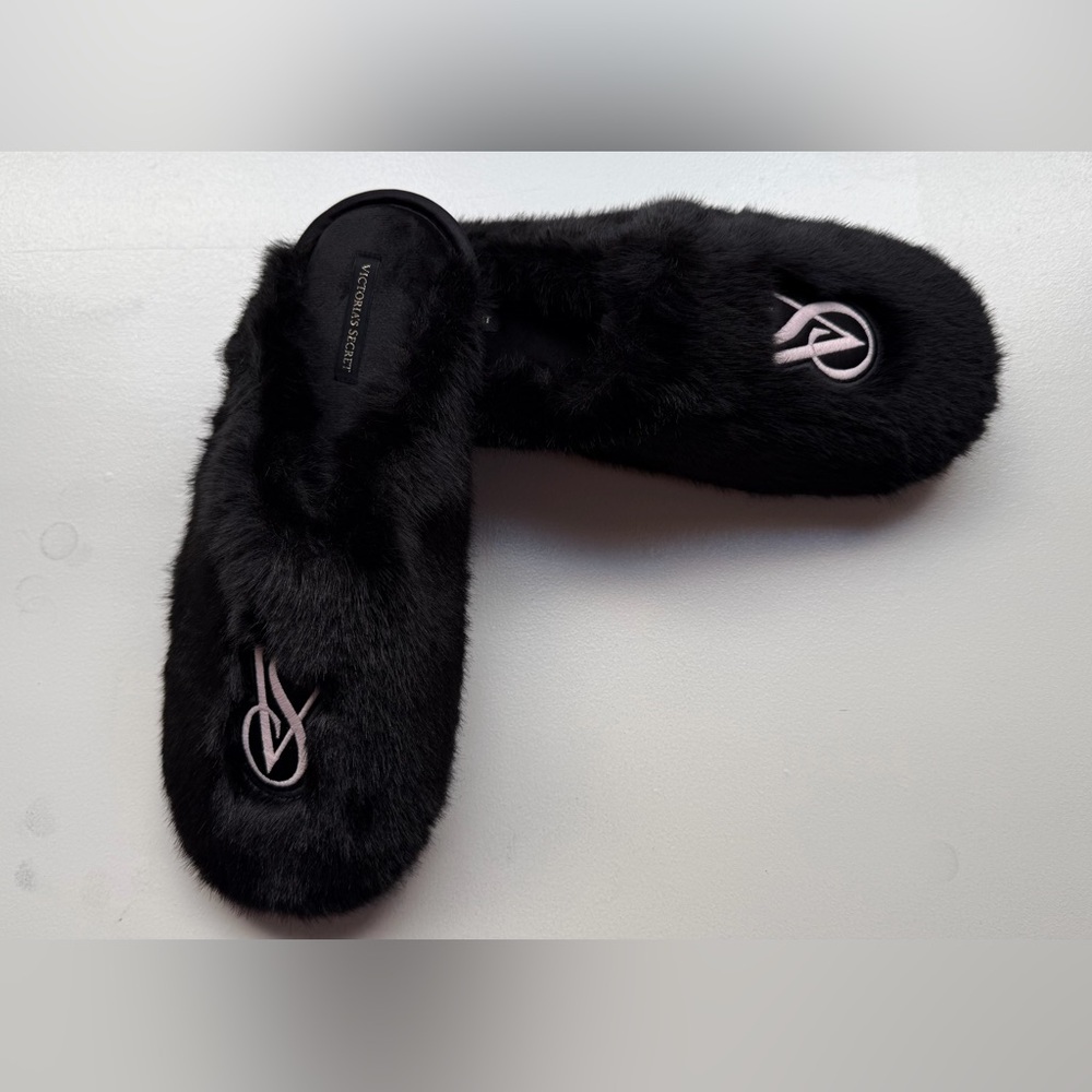 NWT VICTORIA'S SECRET Luxe Plush Closed-Toe Slippers - Picture 7 of 8